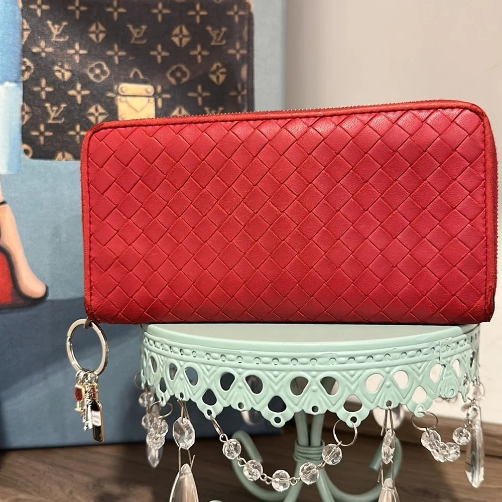 ❤️Wallet by Bottega Intrecciato ❤️ - Picture 2 of 16